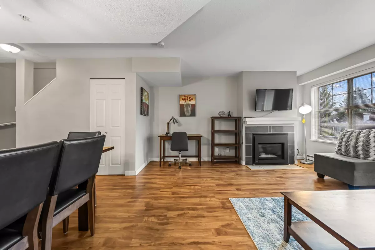 Dining Area Photo of 49 123 SEVENTH STREET, New Westminster BC V3M 6Y2