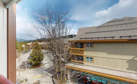 320 4368 Main Street, Whistler, BC, Whistler — Apartment/Condo for sale
