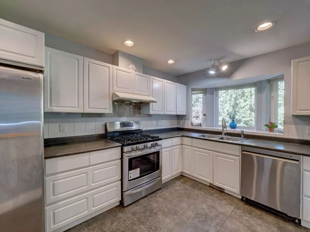 Dining Area Photo of 7629 Redrooffs Road, Halfmoon Bay, BC