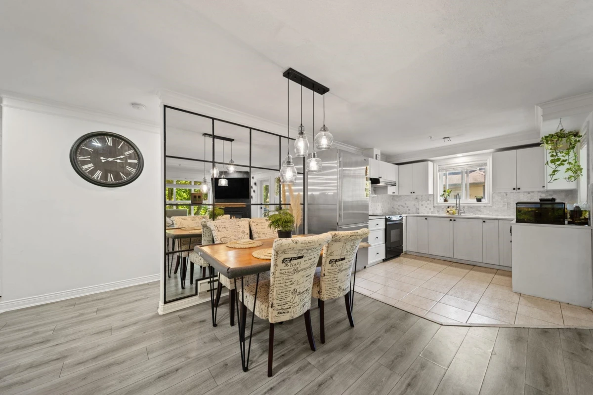 Family Room Photo of 303 8115 121a Street, Surrey, BC