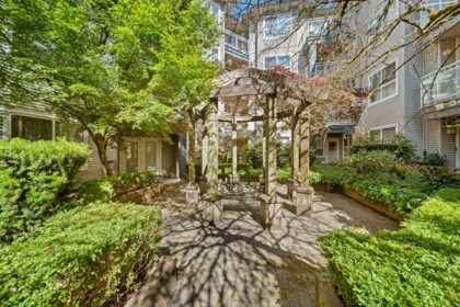 Entry Foyer Photo of 303 8115 121a Street, Surrey, BC