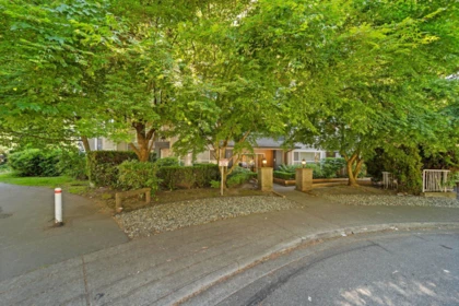 Hallway Photo of 303 8115 121a Street, Surrey, BC