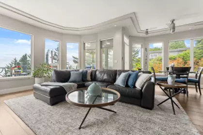 Breakfast Nook Photo of 15507 Columbia Avenue, White Rock, BC