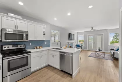 Hot Tub / Spa Photo of 15507 Columbia Avenue, White Rock, BC