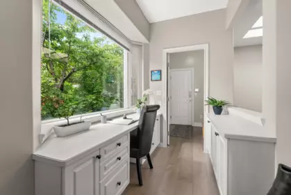 Powder Room Photo of 15507 Columbia Avenue, White Rock, BC