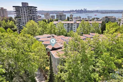Front Yard Photo of 411 128 W 8th Street, North Vancouver, BC