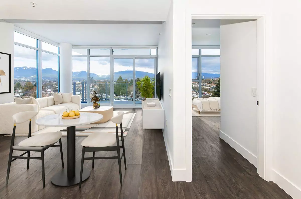 Living Room Photo of 808 2435 Kingsway Street, Vancouver, BC