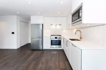 Kitchen Island Photo of 808 2435 Kingsway Street, Vancouver, BC