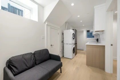 Powder Room Photo of 1 366 E 64th Avenue, Vancouver, BC