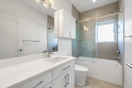 Walk-In Closet Photo of 1 366 E 64th Avenue, Vancouver, BC