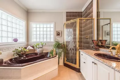 Powder Room Photo of 37979 Fifth Avenue, Squamish, BC