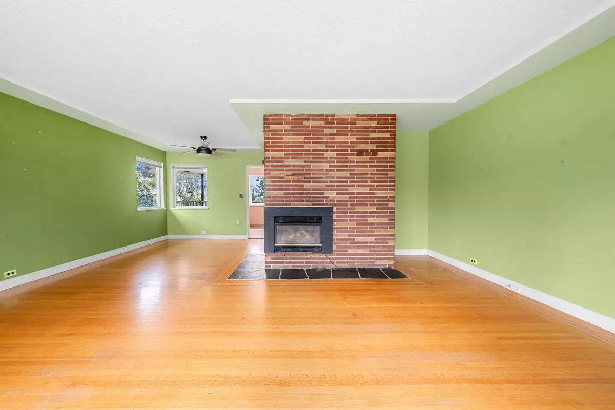 Dining Area Photo of 753 E 9th Street, North Vancouver, BC