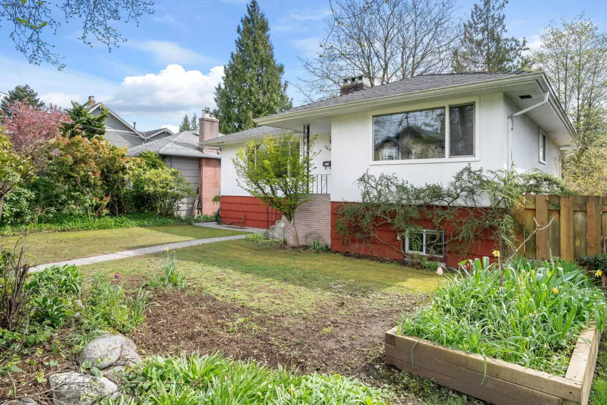 Family Room Photo of 753 E 9th Street, North Vancouver, BC