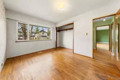 Entry Foyer Photo of 753 E 9th Street, North Vancouver, BC