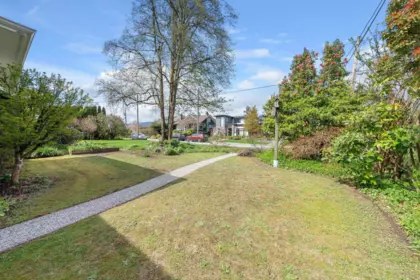 Garden / Landscaping Photo of 753 E 9th Street, North Vancouver, BC
