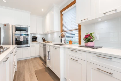 Kitchen Island Photo of 1 16488 64 Avenue, Surrey, BC