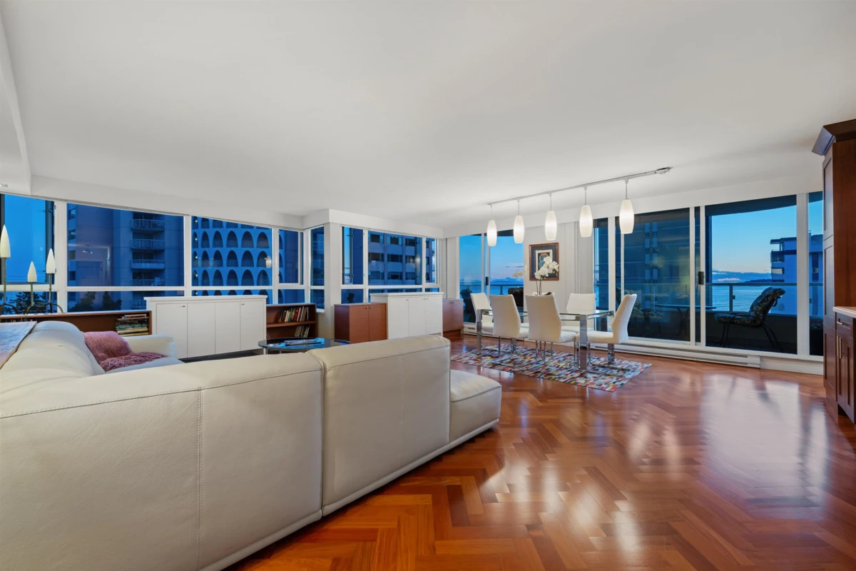 Family Room Photo of 503 2203 Bellevue Avenue, West Vancouver, BC