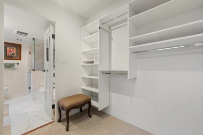 Guest Bathroom Photo of 503 2203 Bellevue Avenue, West Vancouver, BC