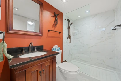 Hallway Photo of 503 2203 Bellevue Avenue, West Vancouver, BC