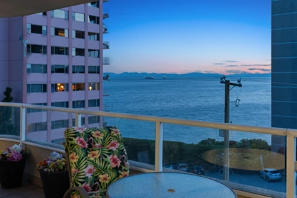 Outdoor Patio Photo of 503 2203 Bellevue Avenue, West Vancouver, BC