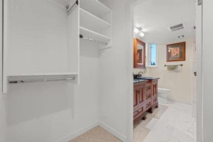 Powder Room Photo of 503 2203 Bellevue Avenue, West Vancouver, BC