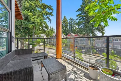 Pantry Photo of 516 14855 Thrift Avenue, White Rock, BC