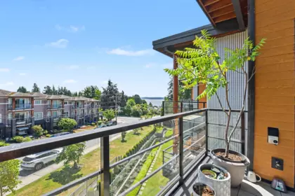 Primary Bedroom Photo of 516 14855 Thrift Avenue, White Rock, BC