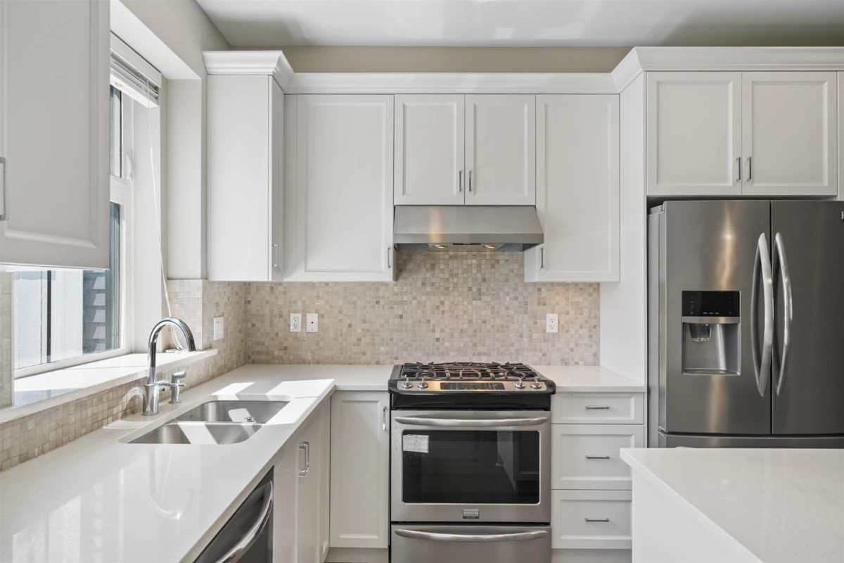 Family Room Photo of 2 3303 Rosemary Heights Crescent, Surrey, BC