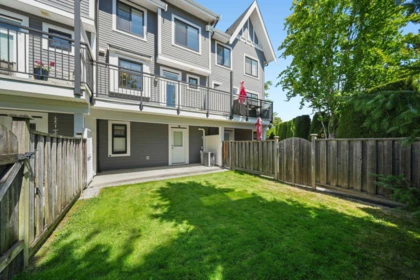 Front Yard Photo of 2 3303 Rosemary Heights Crescent, Surrey, BC
