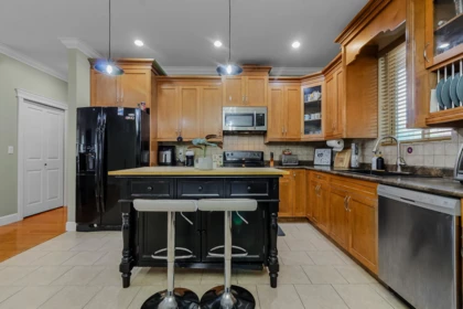 Kitchen Island Photo of 46225 Kermode Crescent, Chilliwack, BC