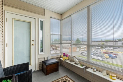 Entry Foyer Photo of 207 45770 Spadina Avenue, Chilliwack, BC