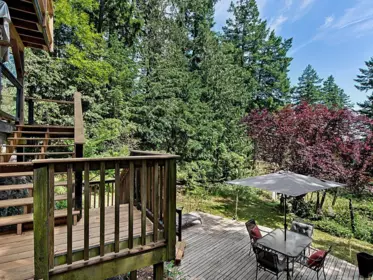 Garden / Landscaping Photo of 1211 Miller Road, Bowen Island, BC