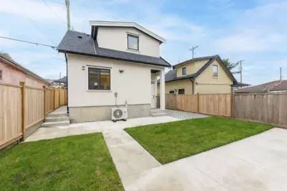Swimming Pool Photo of 2719 E 46th Avenue, Vancouver, BC