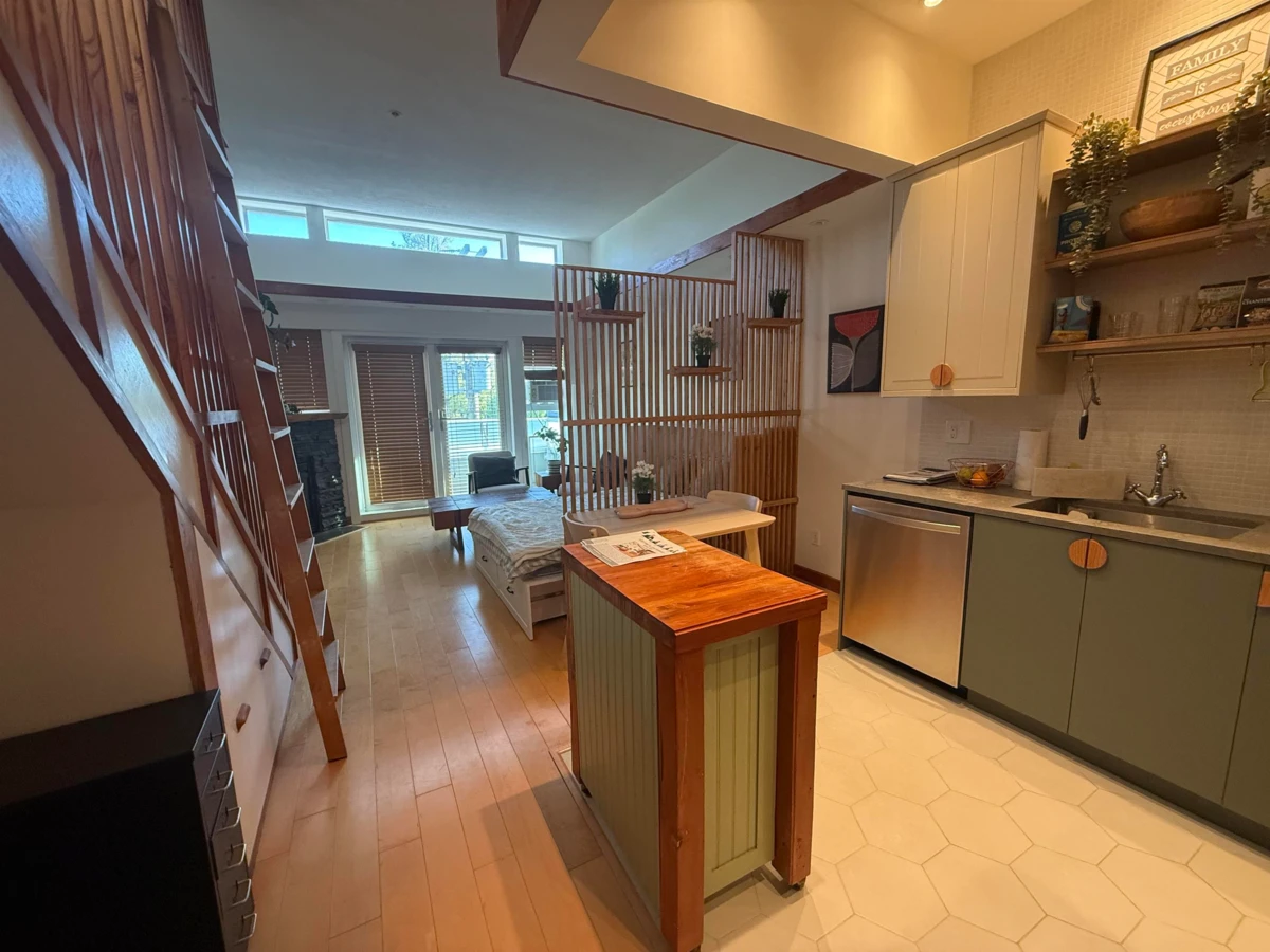 Dining Area Photo of 307 980 W 22nd Avenue, Vancouver, BC