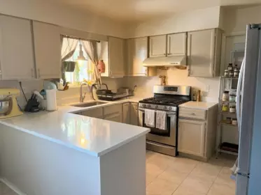 Kitchen Island Photo of 3850 Moscrop Street, Burnaby, BC