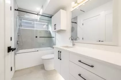 Guest Bathroom Photo of 2 950 W 17th Avenue, Vancouver, BC