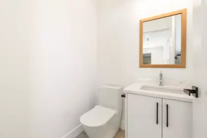 Laundry Room Photo of 2 950 W 17th Avenue, Vancouver, BC