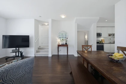 Kitchen Island Photo of 7 16357 15 Avenue, Surrey, BC