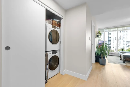 Kitchen Photo of 907 175 W 2nd Street, North Vancouver, BC