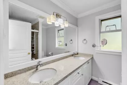 Kitchen Island Photo of 18 7500 Cumberland Street, Burnaby, BC