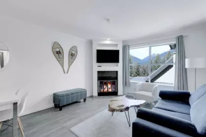217 4749 Spearhead Drive, Whistler, BC, Whistler — Apartment/Condo for sale