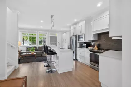Kitchen Photo of 1 7198 179 Street, Surrey, BC