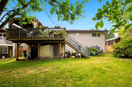 Hallway Photo of 15467 Poplar Drive, Surrey, BC