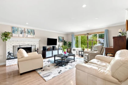 Kitchen Photo of 15467 Poplar Drive, Surrey, BC