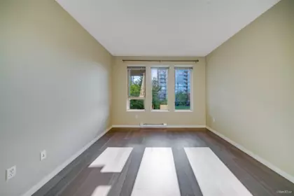 Entry Foyer Photo of 5412 5111 Garden City Road, Richmond, BC