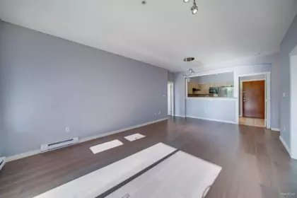 Kitchen Island Photo of 5412 5111 Garden City Road, Richmond, BC