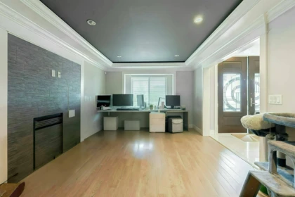 Living Room Photo of 520 Ewen Avenue, New Westminster, BC