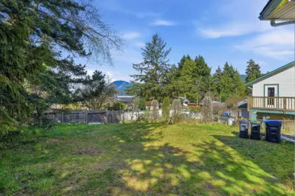 Dining Area Photo of 5689 Porpoise Bay Road, Sechelt, BC