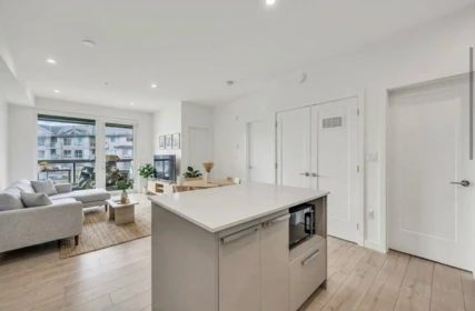 Kitchen Photo of 325 13788 76 Avenue, Surrey, BC