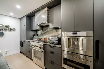 2207 198 Aquarius Mews, Vancouver, BC, Vancouver — Apartment/Condo for sale